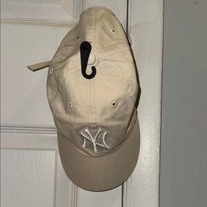 New Era x Urban Outfitters NY Yankees collab